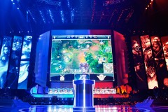 S15赛季下路对线解析：英雄选择与微笑点评，掌握关键对线技巧